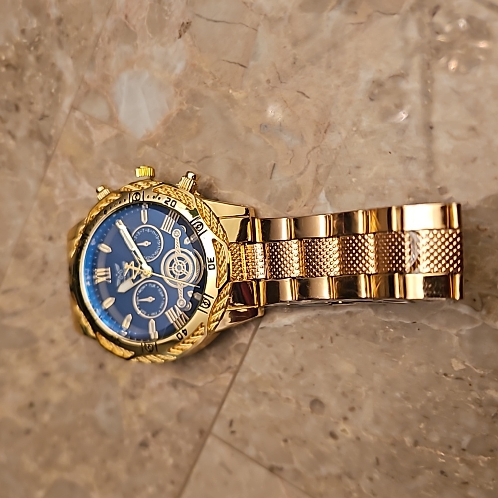 Brand new gold zhowe watch